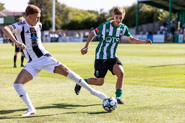 Zach Simpson joins Whickham on two-month loan