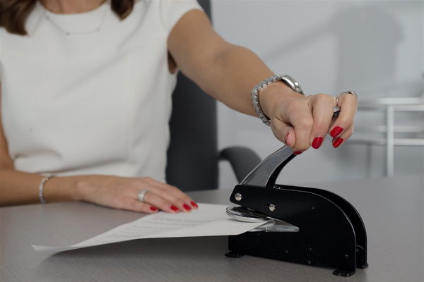 Top 5 Reasons To Use A French-Speaking Notary